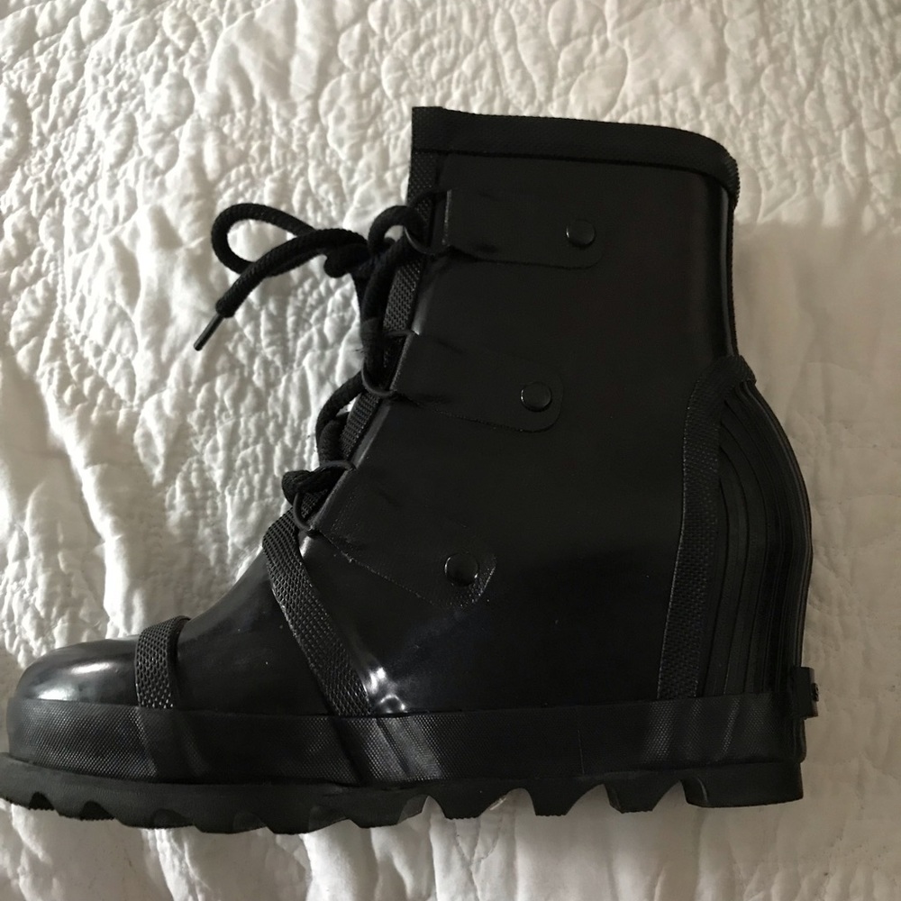 Sorel wedge heeled boots